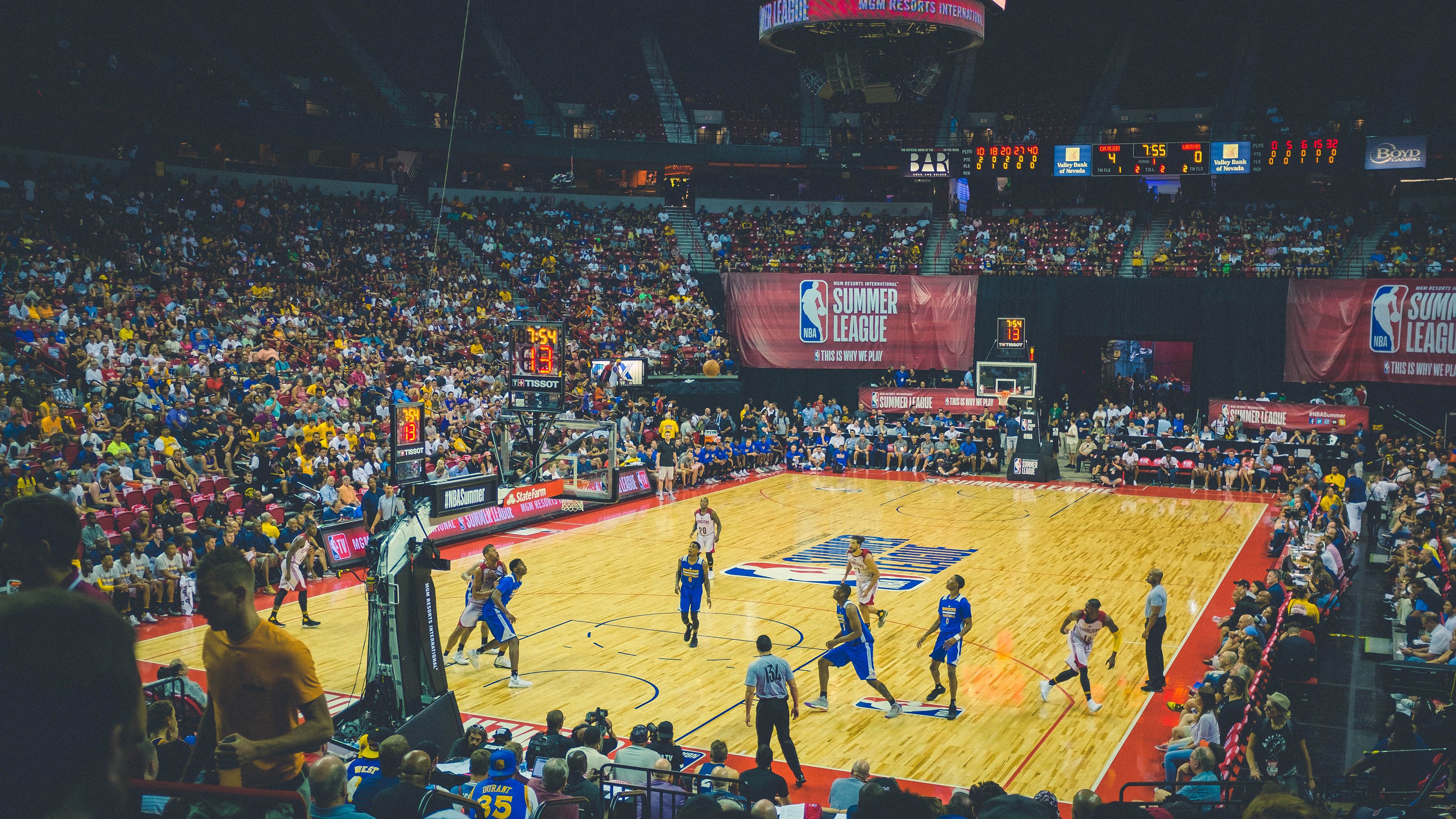 开云电竞-新赛季NBA薪资帽上涨，球员合同将迎来暴涨，nba难定下赛季工资帽,球队运作或大交易寻求减薪